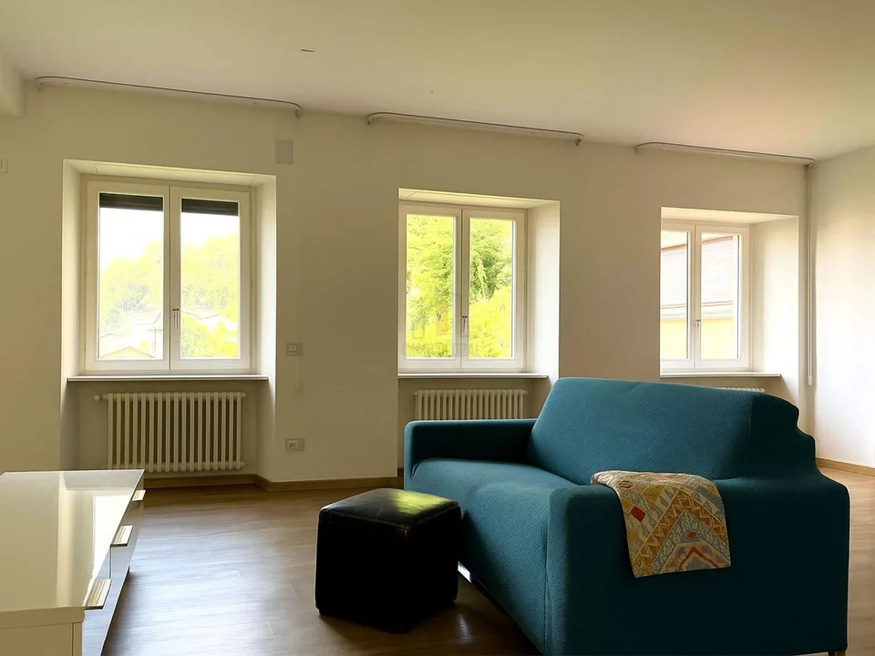 COMODO CON PARZIALE VISTA LAGO