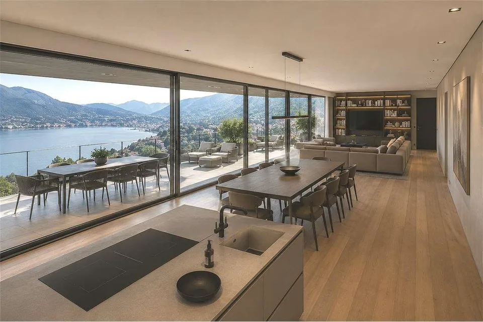 Attico panoramico con ampia terrazza e vista lago