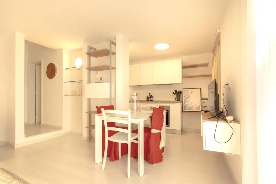 BEAUTIFUL 1.5 INCOME WITH POOL AND GARDEN IN MORCOTE