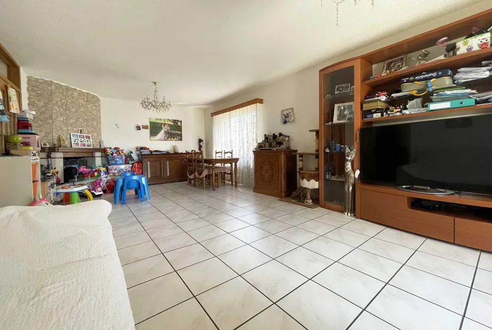 STUPENDA VILLA UNIFAMILIARE 4.5 LOCALI CON GIARDINO A STABIO