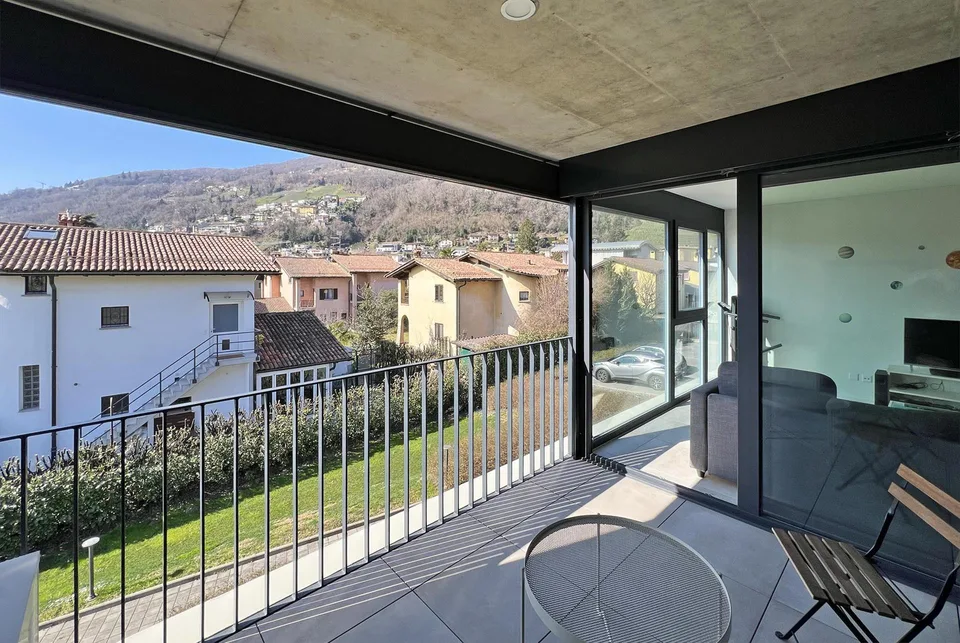 MERAVIGLIOSO ED ELEGANTE 2.5 LOCALI CON TERRAZZA AD AGNO