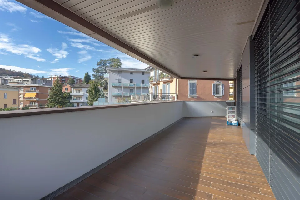 GERÄUMIGE UND MODERNE 4.5 HOCHWERTIGE WOHNUNG MIT TERRASSE IN BREGANZONA