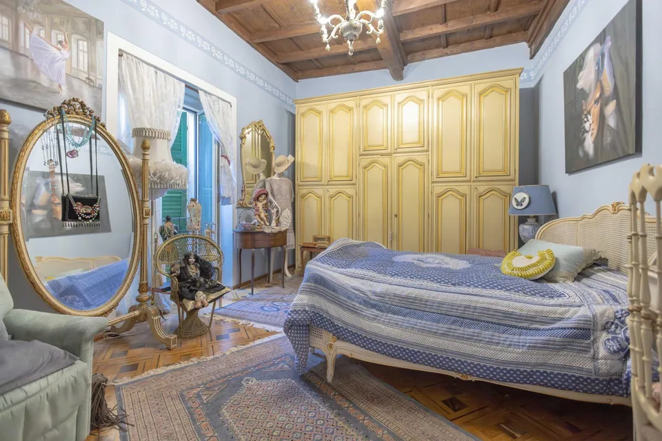 ROMANTISCHE HISTORISCHE VILLA 6.5 ZIMMER MIT INNENHOF IN BRISSAGO