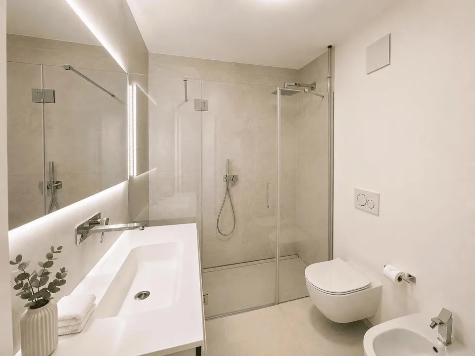 Wohnung 2.5 in neuer Residenz mit Pool – Foto 8 von 13