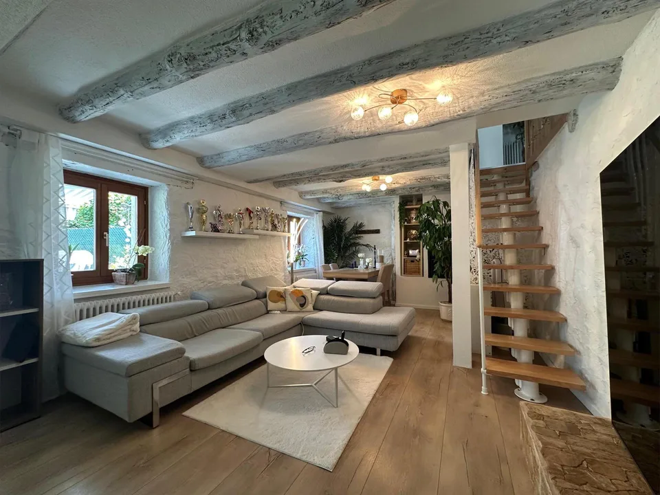 BELLA CASA 4.5 DI CHARME CON GIARDINO E PISCINA A ROVEREDO