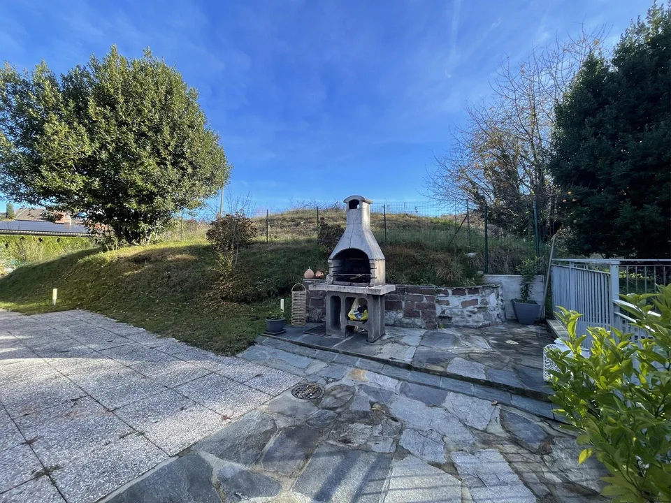 BELLA CASA UNIFAMILIARE 4.5 CON AMPIO GIARDINO