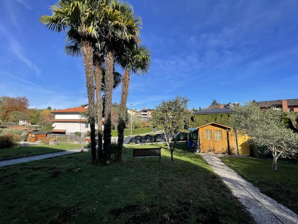 BELLA CASA UNIFAMILIARE 4.5 CON AMPIO GIARDINO