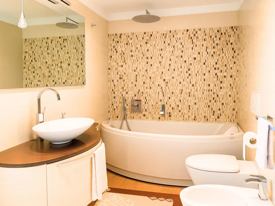 COMFORT AND PRACTICALITY JUST STEPS AWAY FROM THE PEDESTRIAN CENTER – photo 7 of 11