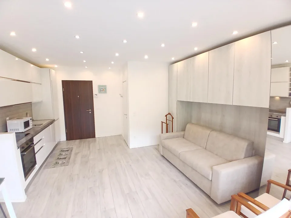 INVESTIMENTO - MONOLOCALE RINNOVATO CON BALCONE AD AGNO