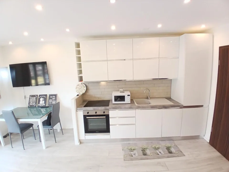 INVESTIMENTO - MONOLOCALE RINNOVATO CON BALCONE AD AGNO