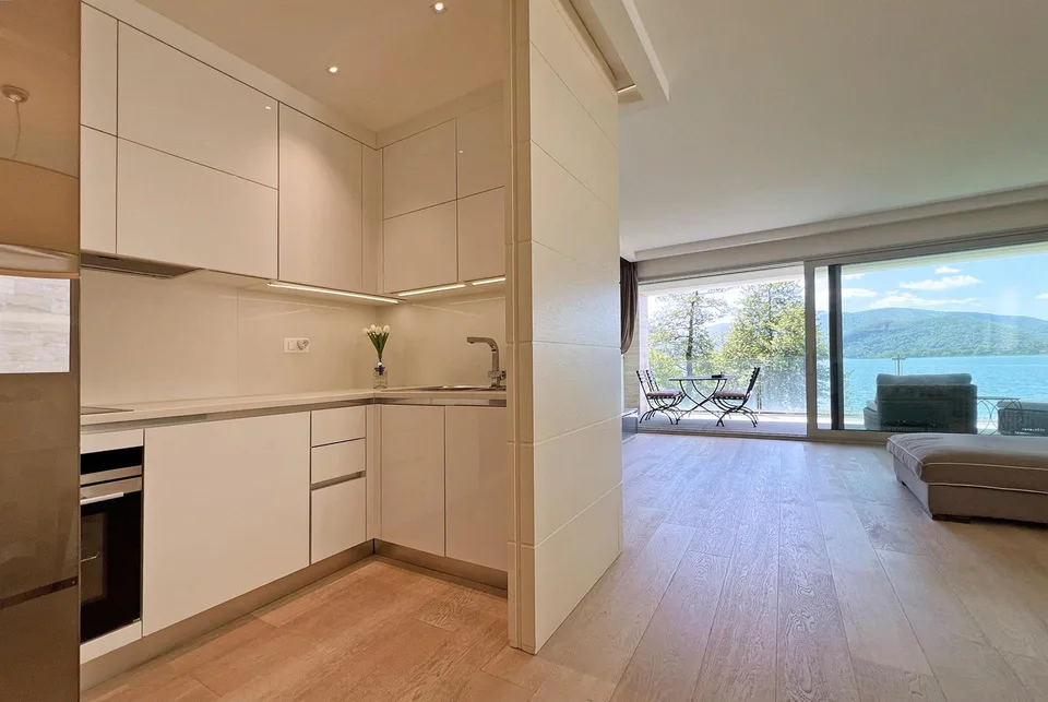 STUNNING UND MODERN 4.5 MIT TERRASSE UND SEEBLICK IN MUZZANO