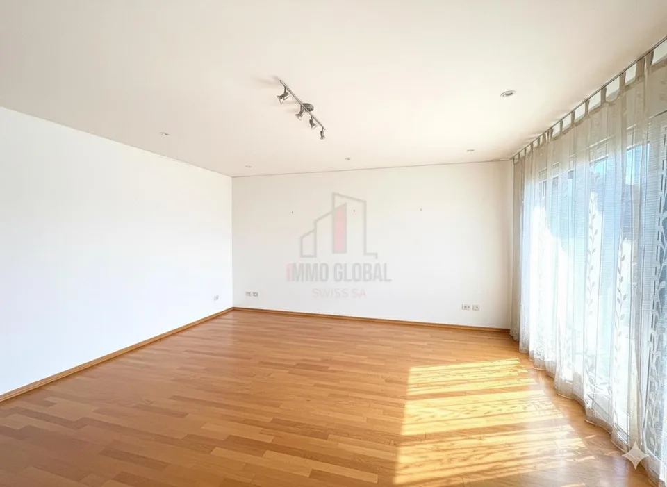 SPLENDIDES DACHGESCHOSS ERWARTET EINE NEUE FAMILIE