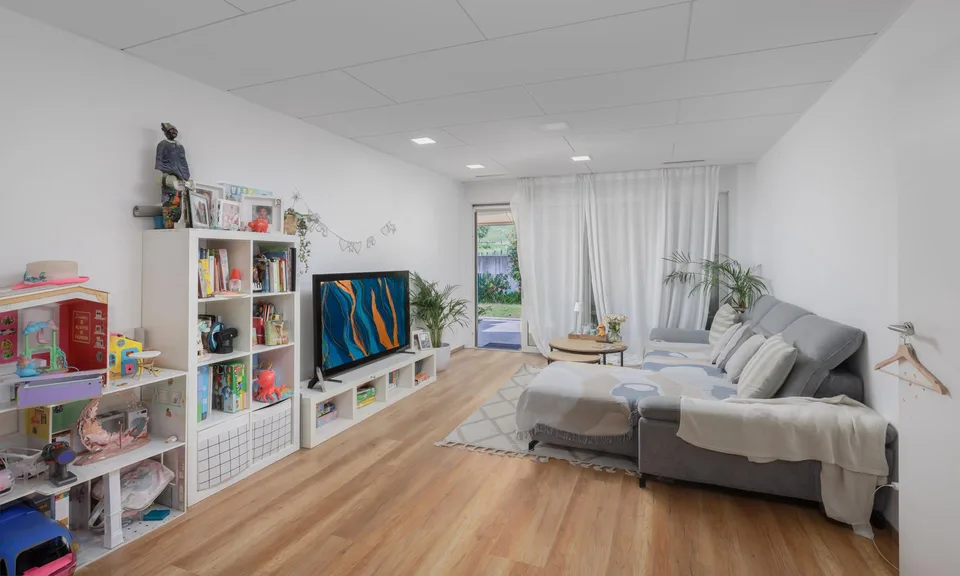 PRÄCHTIGE 4.5 ZIMMER MIT PRIVATGARTEN IN LUGANO FIGINO