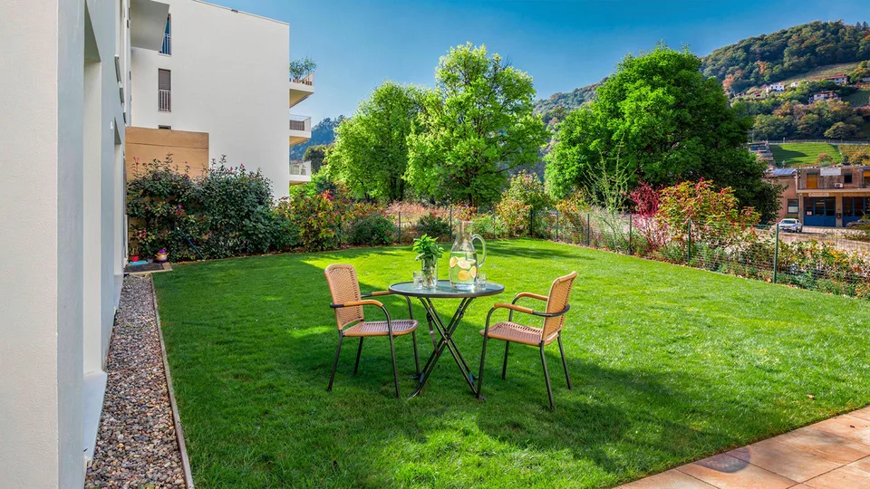 PRÄCHTIGE 4.5 ZIMMER MIT PRIVATGARTEN IN LUGANO FIGINO