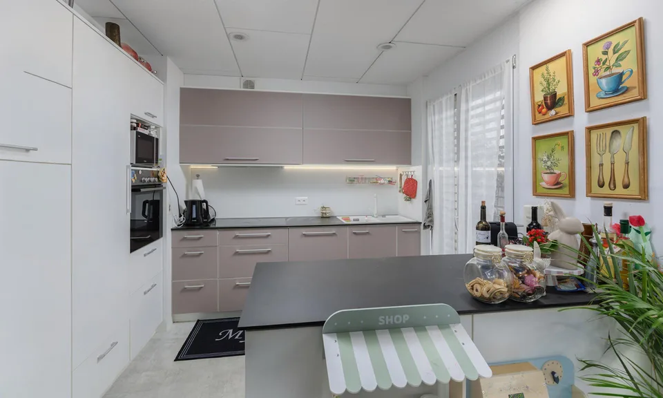 PRÄCHTIGE 4.5 ZIMMER MIT PRIVATGARTEN IN LUGANO FIGINO