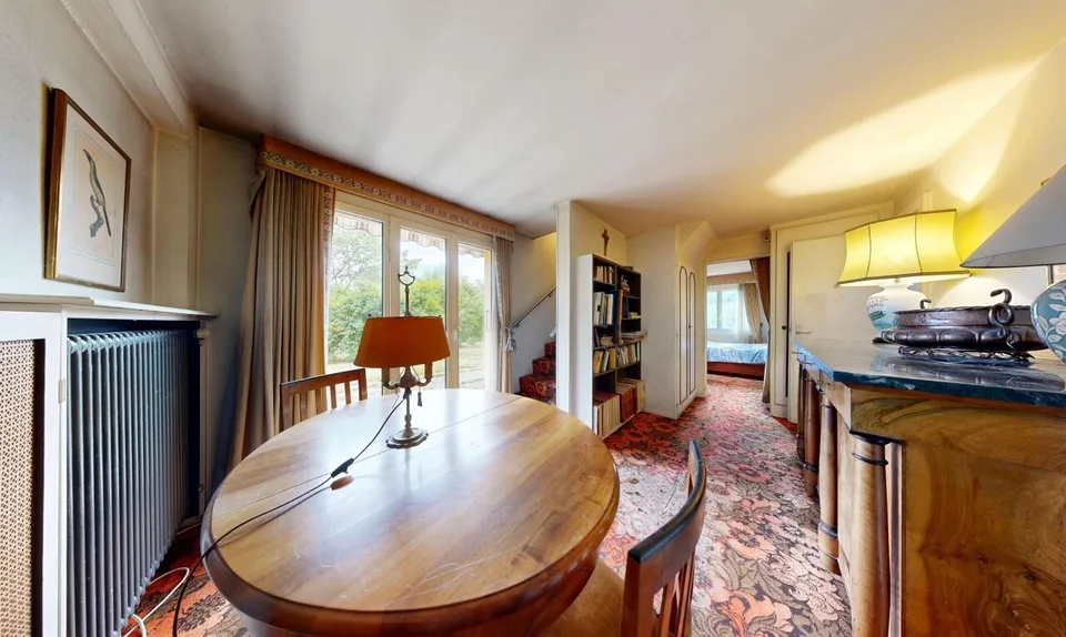 Exklusiv: Kleine 3-Zimmer-Villa zu renovieren