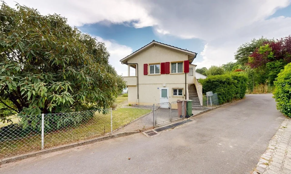 Exklusiv: Kleine 3-Zimmer-Villa zu renovieren