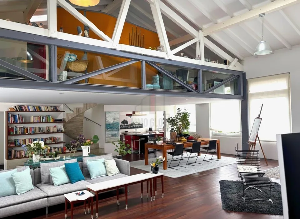 LOFT MAGNIFIQUE À UN NOUVEAU PRIX