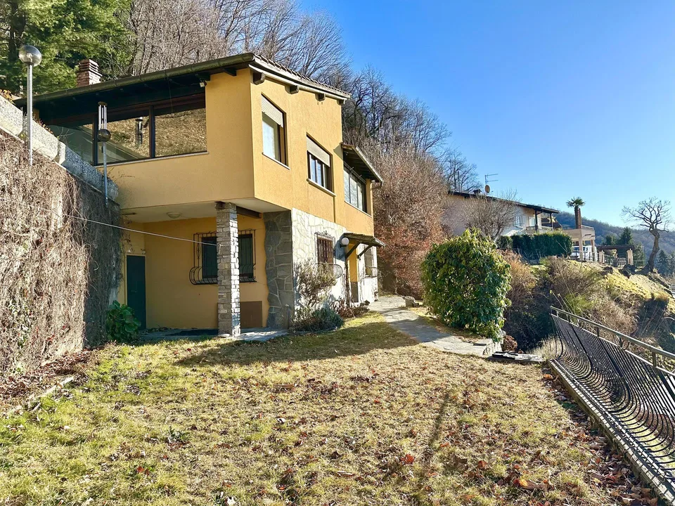 Moderne villa unifamiliare con 6.5 camere in una posizione idilliac...