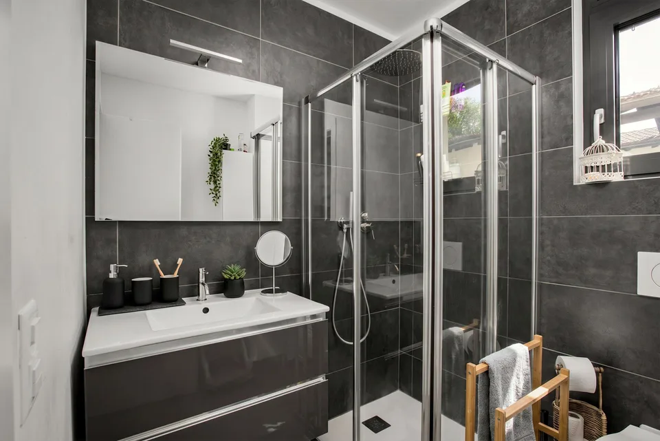 ELEGANT 4.5-ROOM APARTMENT WITH TERRACE IN DINO – photo 8 of 9