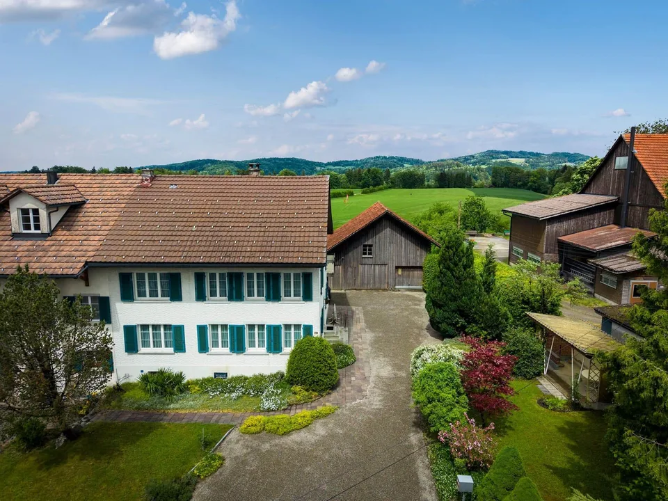 9-Zimmer-Doppeleinfamilienhaus in Wildberg kaufen - Dorfrandlage