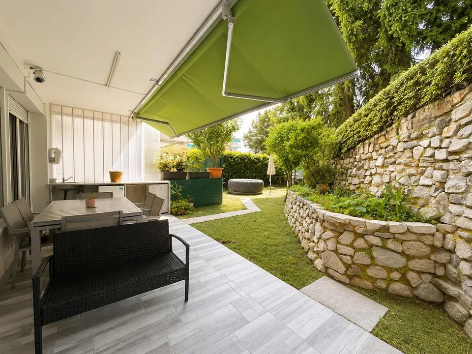 GROßE 3.5 ZIMMER MIT GROSSARTIGEM PRIVATGARTEN IN LUGANO BESSO