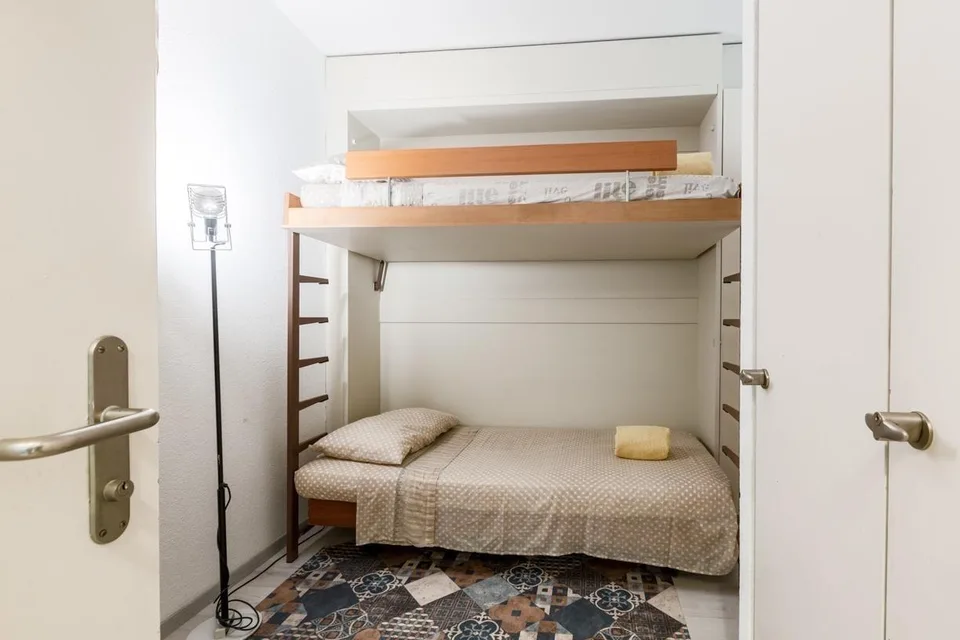 Appartement Pratique de Deux Pièces dans une Résidence avec Piscine à Bissone – photo 7 sur 9