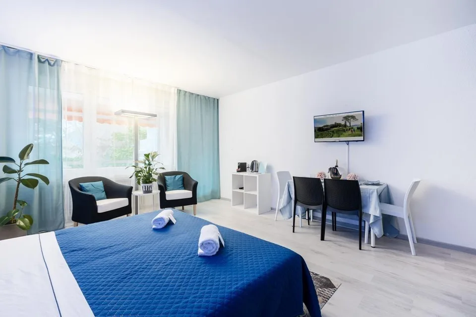 Praktische Zwei-Zimmer-Wohnung in einer Residenz mit Pool in Bissone