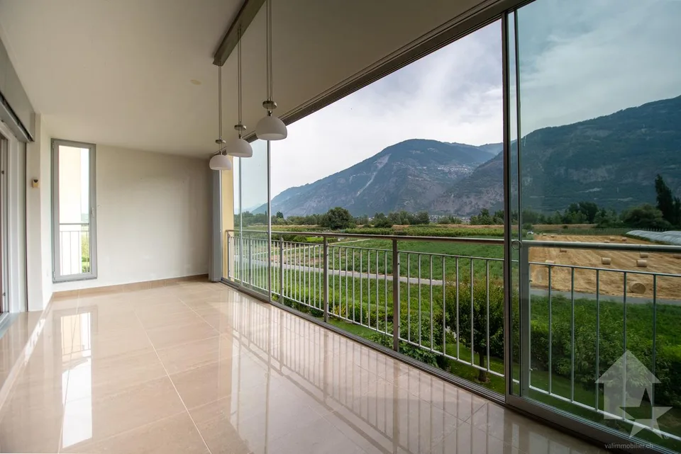 Spacieux appartement traversant dans les bains de Saillon