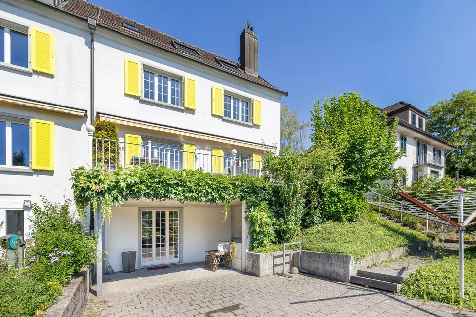 Attraktives Doppeleinfamilienhaus mit ausgebautem Dachgeschoss an T...