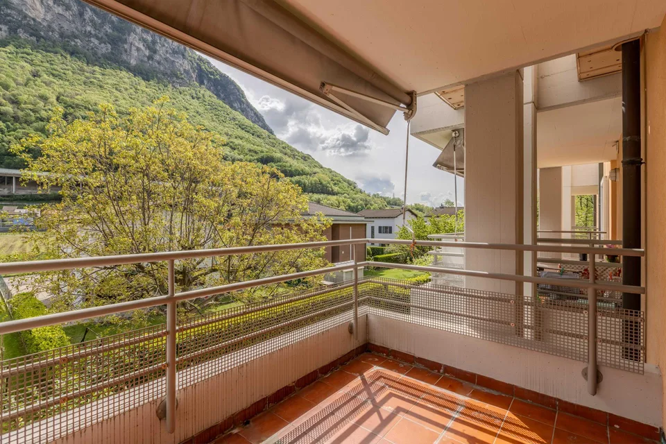 SPACIEUX 5.5 PIÈCES AVEC VUE À RIVA SAN VITALE – photo 8 sur 12
