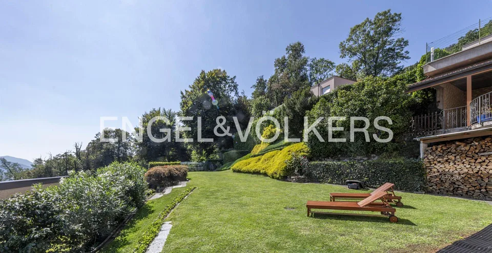 Gemütliche Villa mit grossem Garten und Seeblick