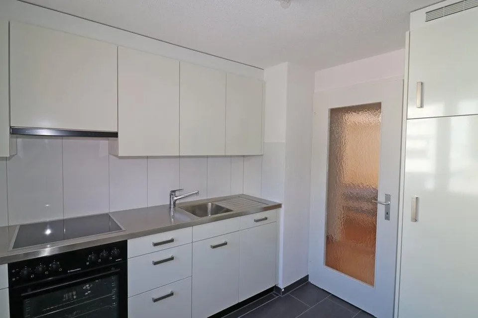Helle 3 Zimmer Wohnung mit grossem Balkon