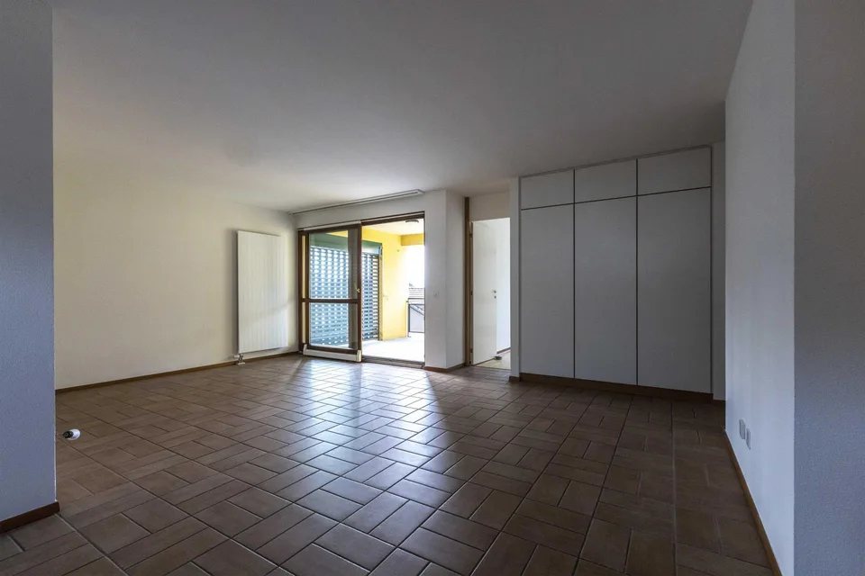 GERÄUMIGE 4.5 ZIMMER MIT TERRASSE UND OFFENEM BLICK IN CADEMPINO