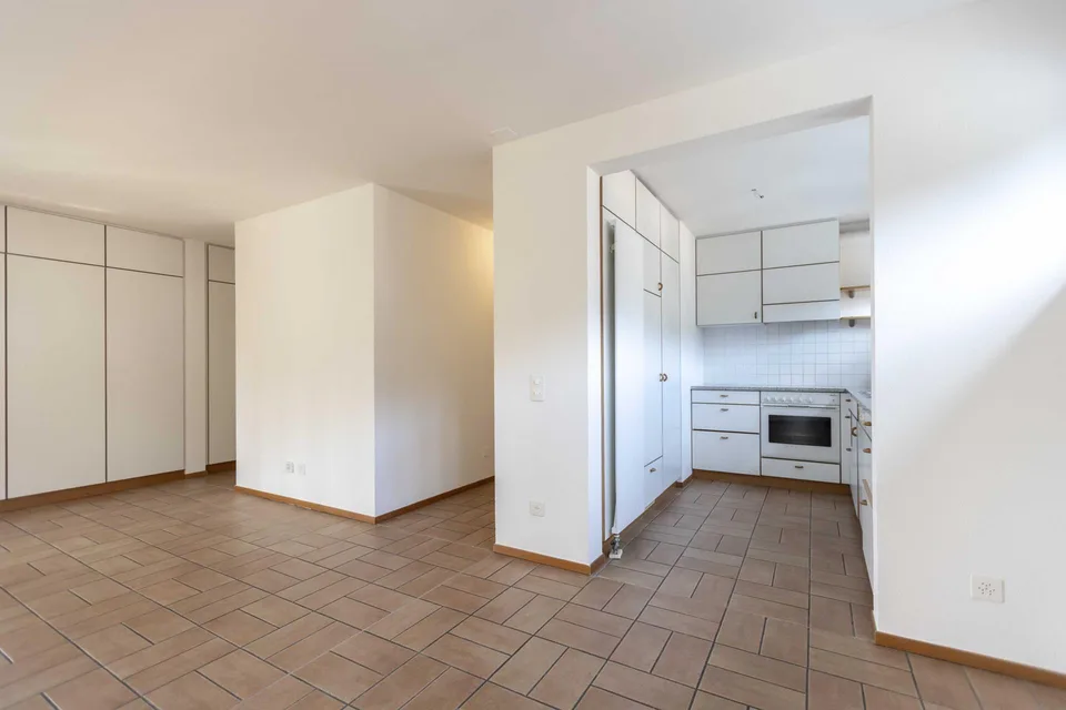 GERÄUMIGE 4.5 ZIMMER MIT TERRASSE UND OFFENEM BLICK IN CADEMPINO