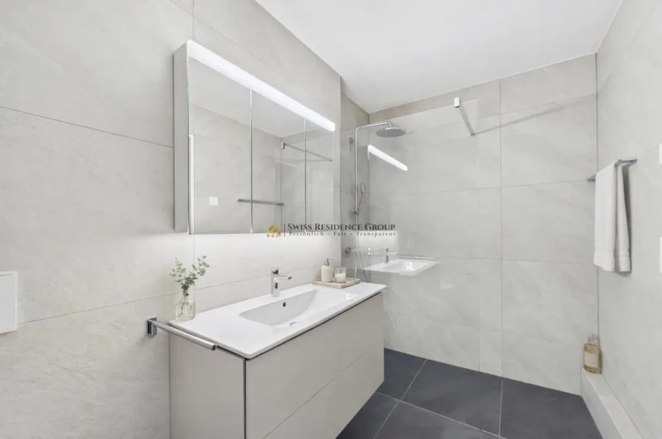 Merveille spatiale moderne entre Zurich & Zug : maison de design 6 pièces avec suite de bien-être exclusive sur le toit - Parfait pour vivre et travailler