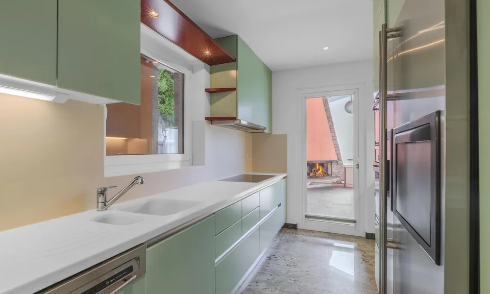 Exklusive Villa 5.5 mit Pool und atemberaubendem Blick in Muzzano