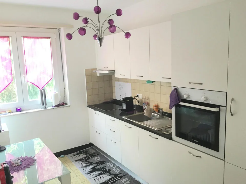 GERÄUMIGE UND MODERNE 3.5 ZIMMER MIT AUSSICHT IN SAVOSA