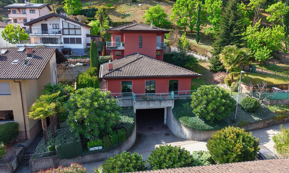 Einladende 4,5-Einheit mit Garten und offener Aussicht in Manno