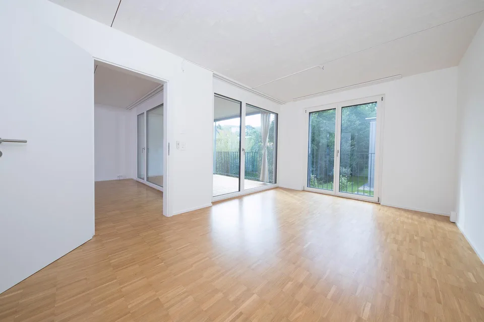 Abitare moderno a Lausen, appartamento 2.5 locali con terrazza