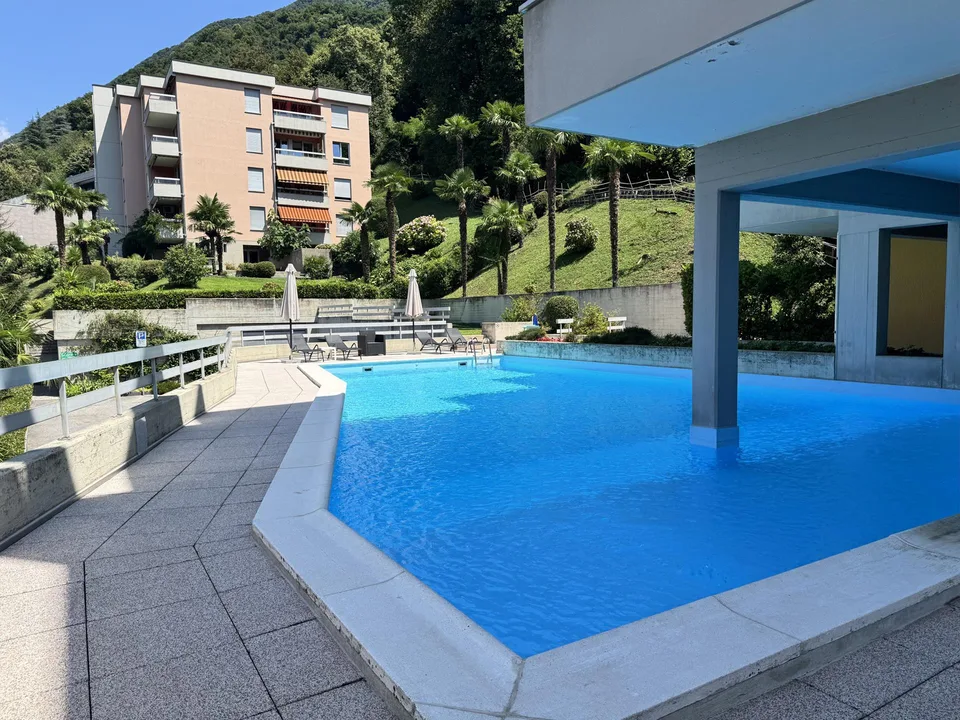ZU VERMIETEN 2.5 MIT GARTEN, POOL UND SEEBLICK IN BISSONE