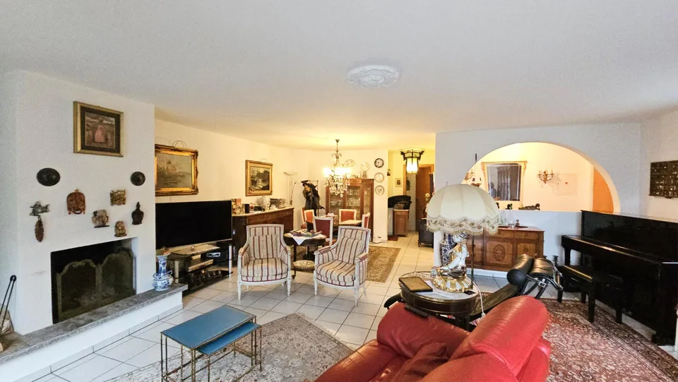 VILLA DE 5,5 PIÈCES AVEC VUE SUR LE LAC MAGGIORE À PIANEZZO