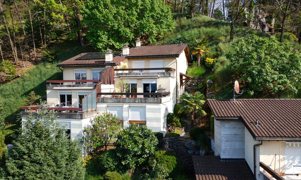 VILLA DE 5,5 PIÈCES AVEC VUE SUR LE LAC MAGGIORE À PIANEZZO