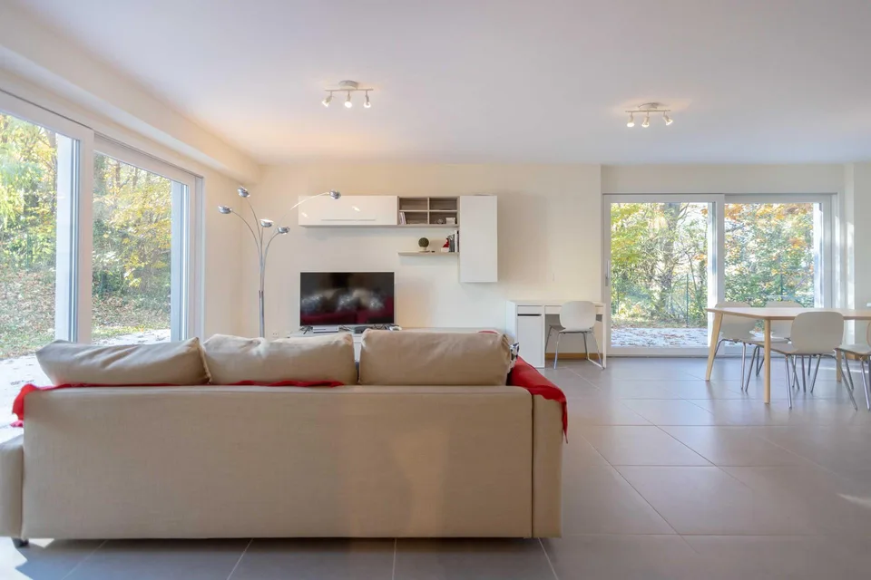 MODERNO E AMPIO 3.5 LOCALI CON GRANDE GIARDINO A BREGANZONA