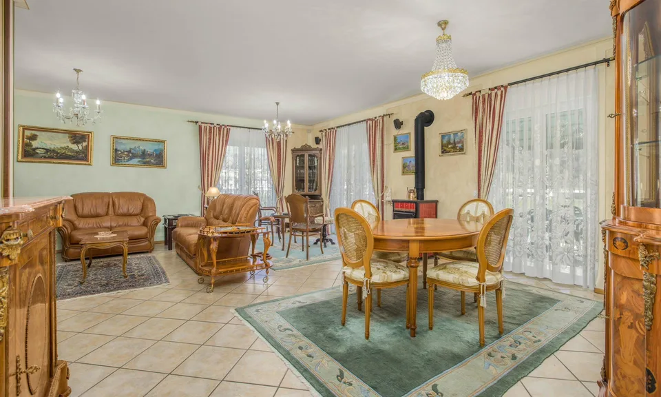 ELEGANTE VILLA DI 5.5 LOCALI CON GIARDINO PRIVATO A BARBENGO
