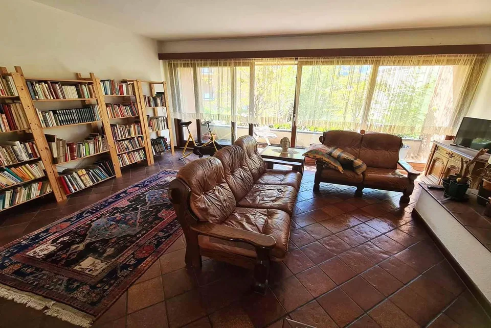 ACCOGLIENTE CASA 5.5 LOCALI IMMERSA NEL VERDE A MELANO