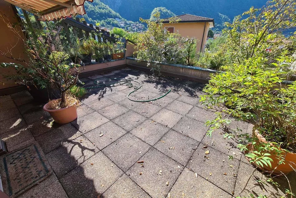 ACCOGLIENTE CASA 5.5 LOCALI IMMERSA NEL VERDE A MELANO