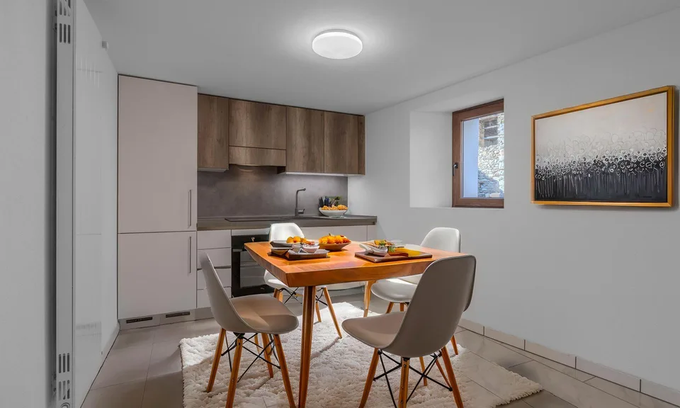 Wohnung mit 2.5 Zimmern im Kern mit Garten in Sigirino