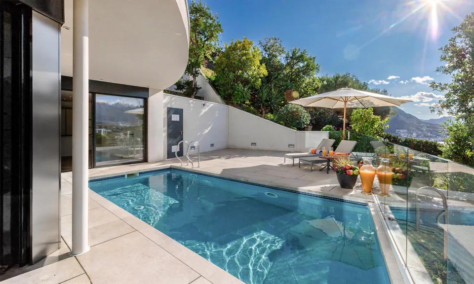 SPETTACOLARE VILLA CON PISCINA E VISTA PANORAMICA A LUGANO