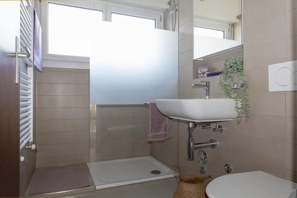 Caslano - Gegenüber dem FLP-Bahnhof - Wir vermieten ein renoviertes Einzimmerapartment
